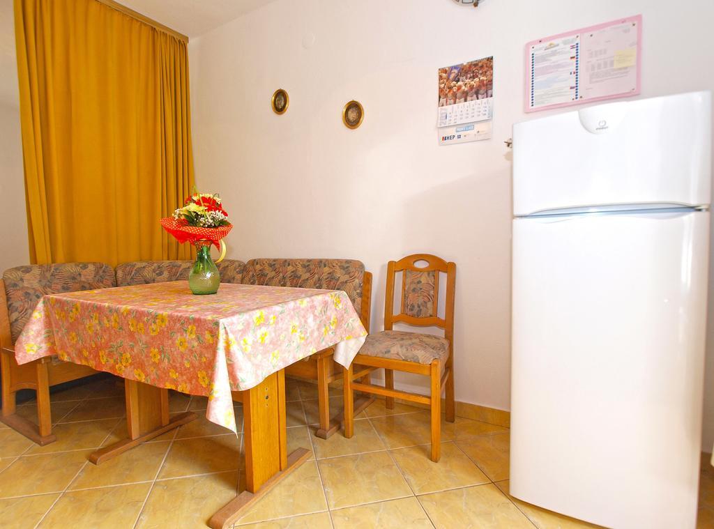 Apartments Branko 1348 プーラ エクステリア 写真