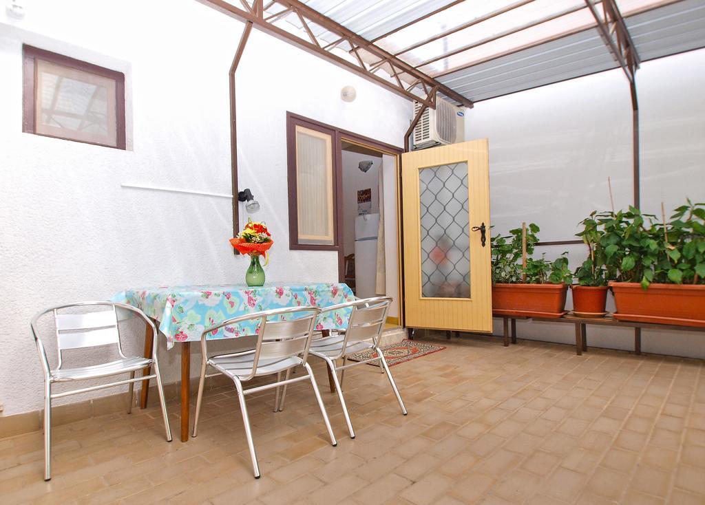 Apartments Branko 1348 プーラ エクステリア 写真