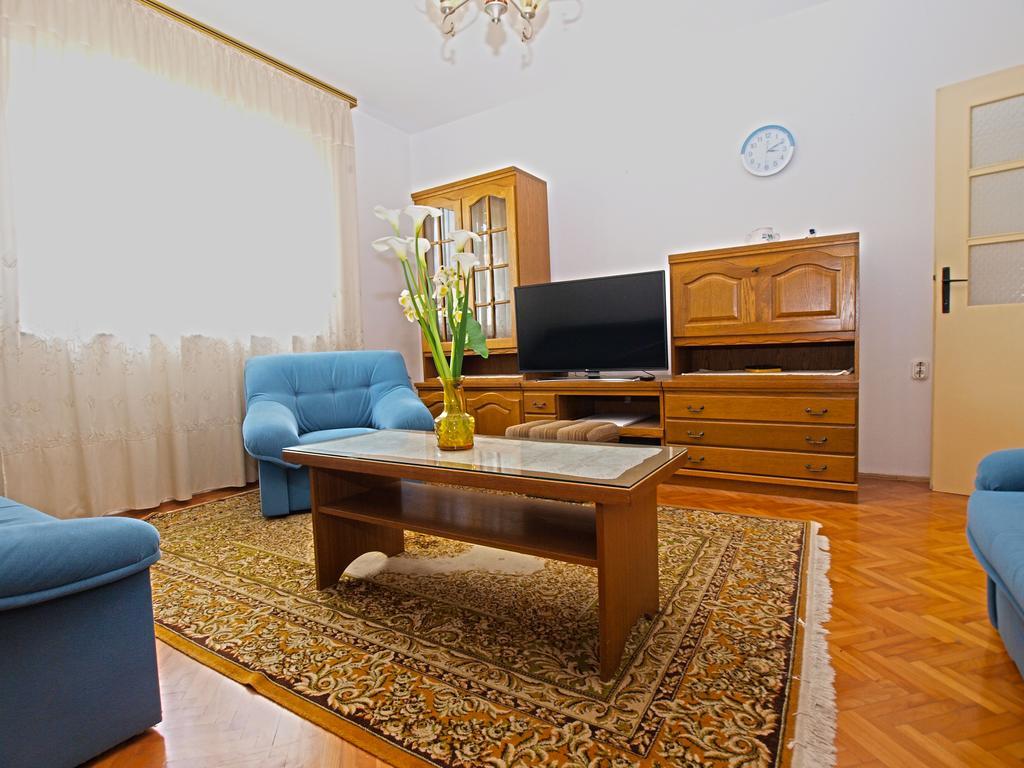 Apartments Branko 1348 プーラ エクステリア 写真